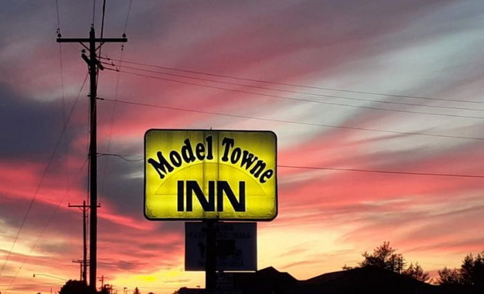 Model Towne Inn (Model Town Motel) - Web Listing (newer photo)